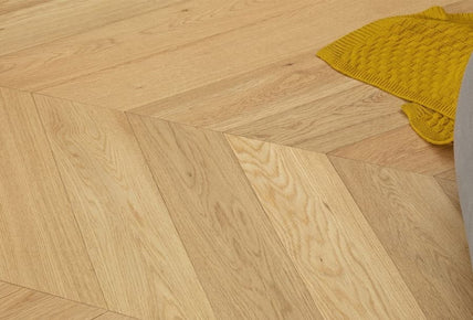 Modern Light Oak Herringbone Wooden Flooring